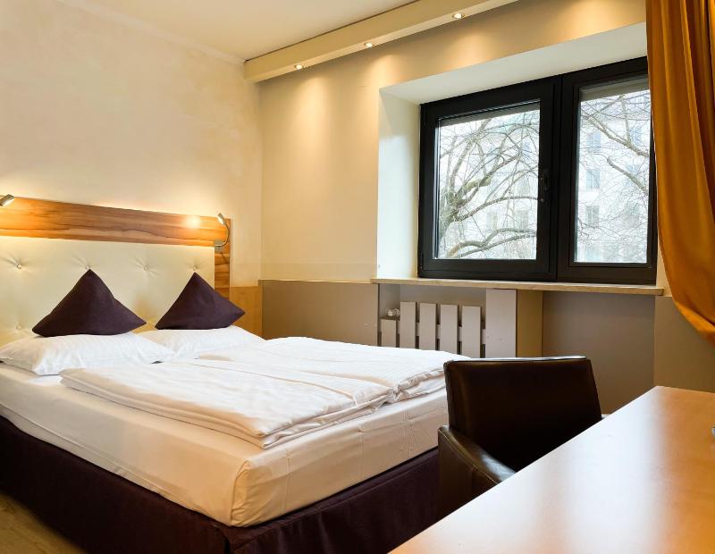 Economy Double Room image 2