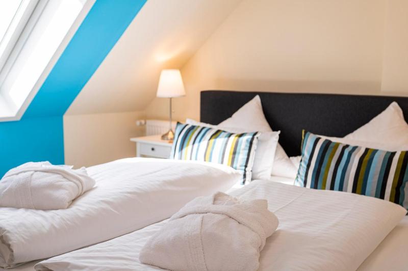 Family Suite with Balcony image 4