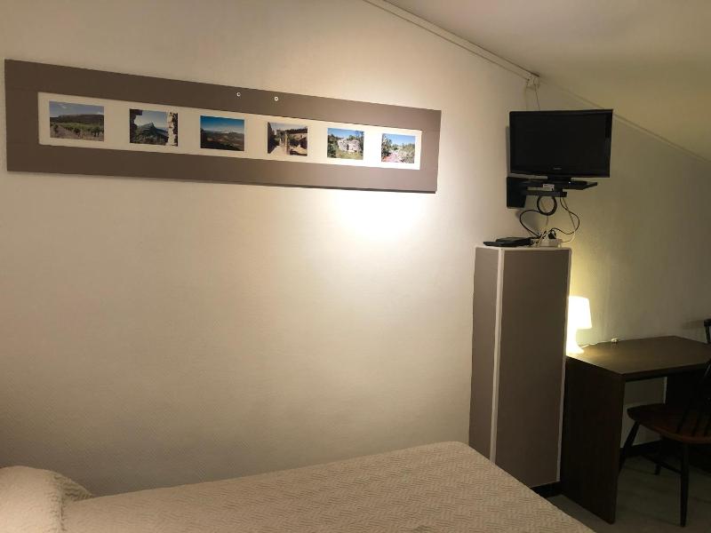 Standard Double Room image 3