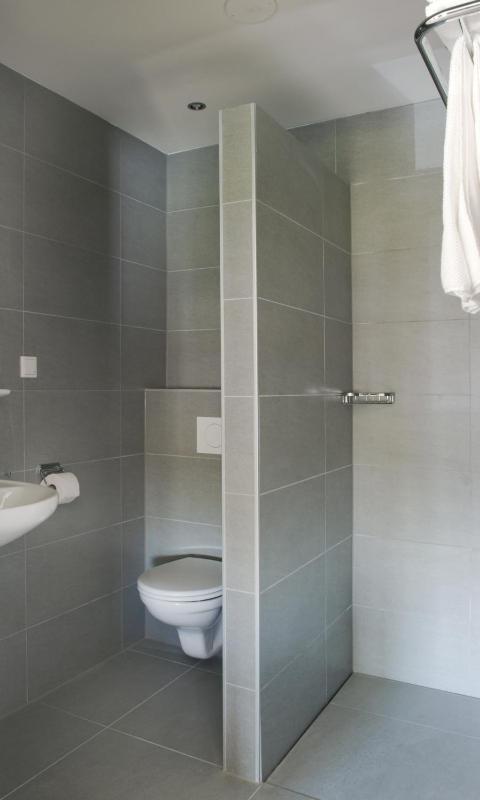 Single Room with Bathroom image 2