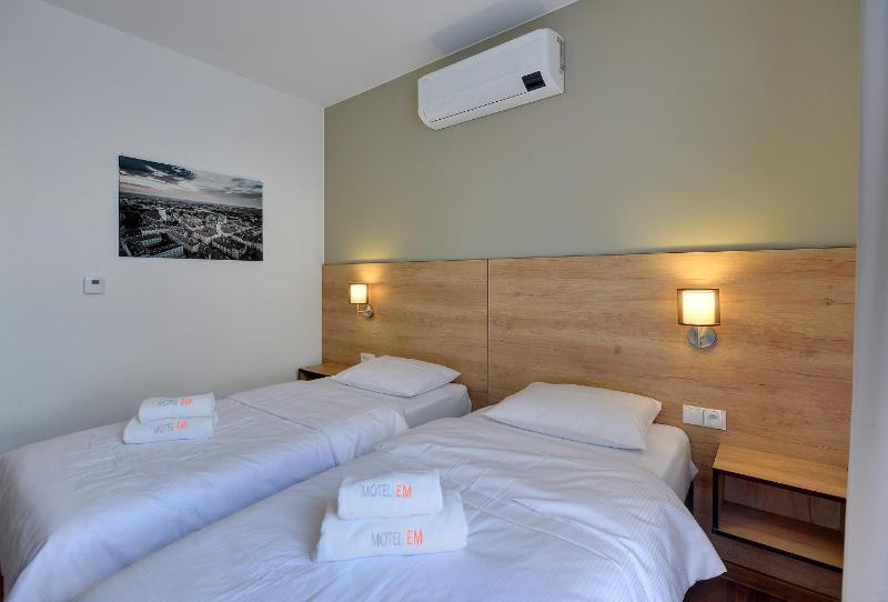 Standard Double or Twin Room image 4
