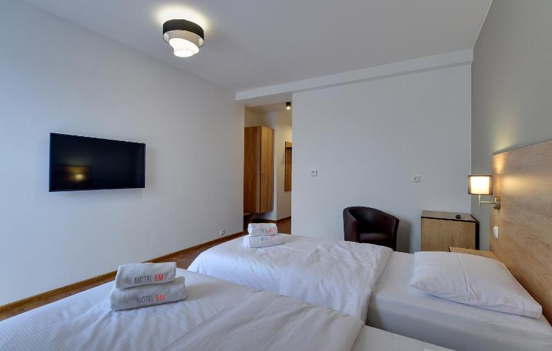 Triple Room with Bathroom image 2