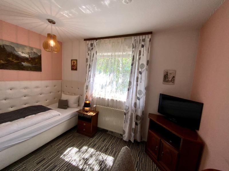 Single Room image 3