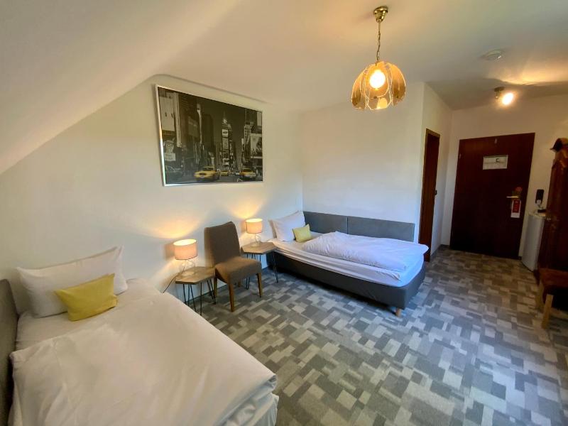 Standard Twin Room image 2