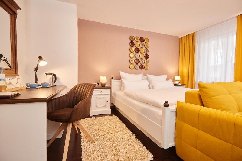 Standard Triple Room image 3