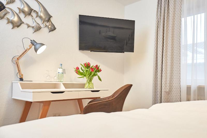 Standard Double Room image 3