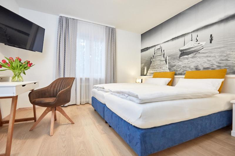 Standard Double Room image 4
