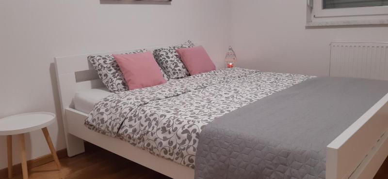 One-Bedroom Apartment image 4