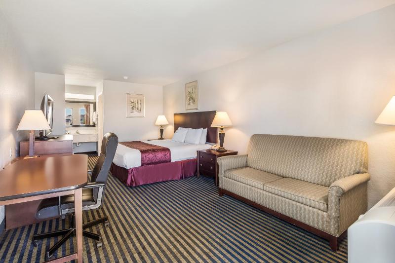 Deluxe King Room - Non-Smoking image 4
