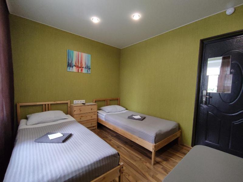 Twin Room image 2