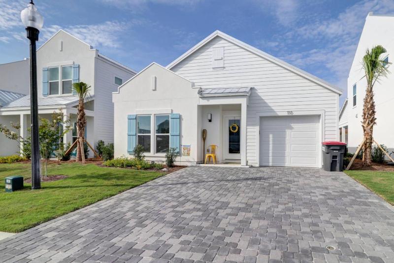 Three-Bedroom House image 3