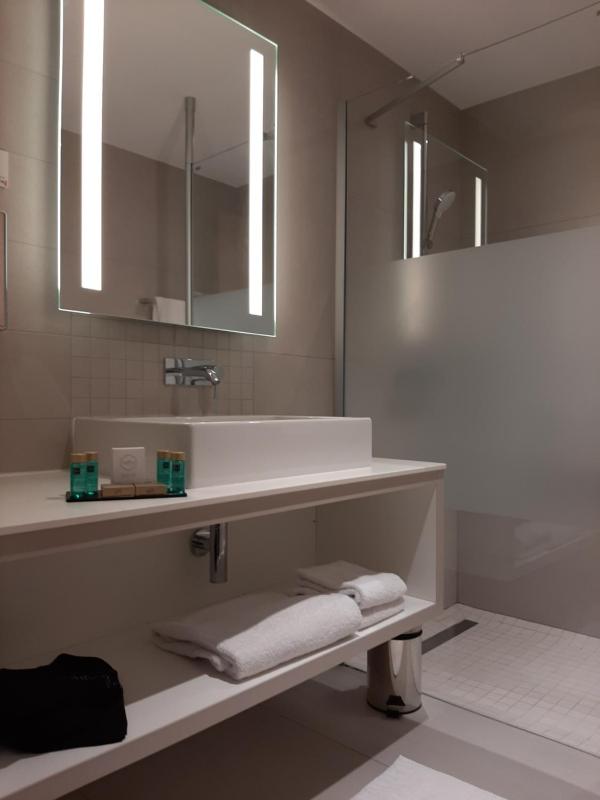Superior King Room image 4