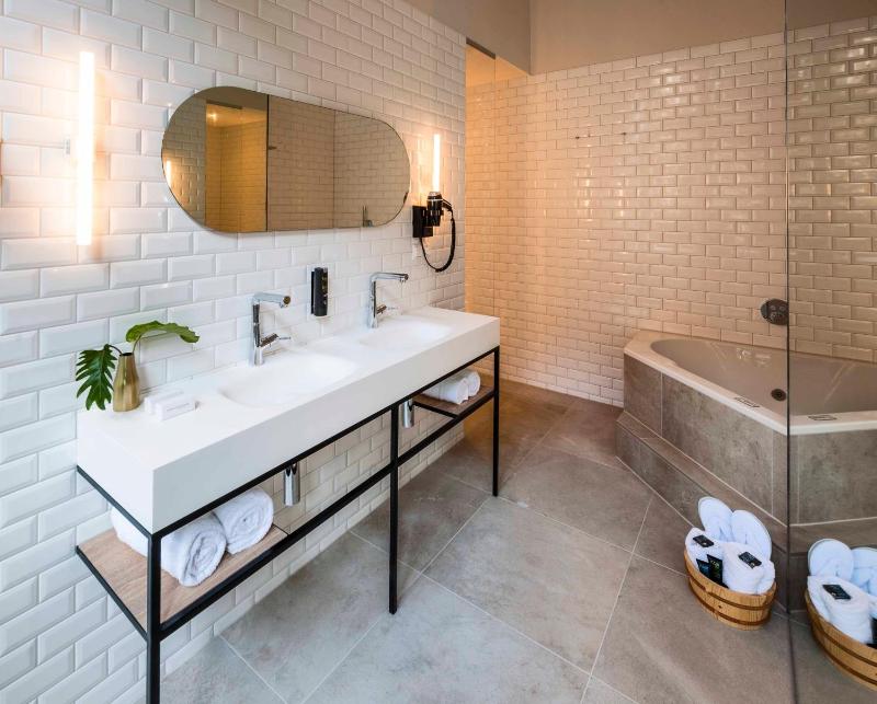 Executive Suite image 2