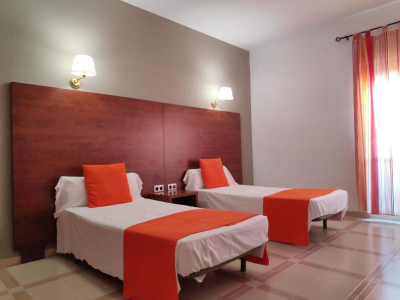 Economy Double or Twin Room image 4
