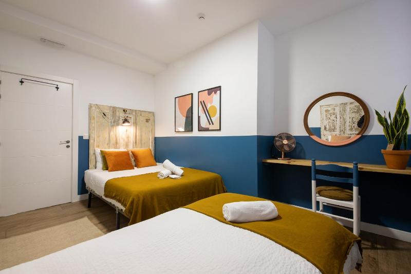 Standard Double Room with Shared Bathroom image 3