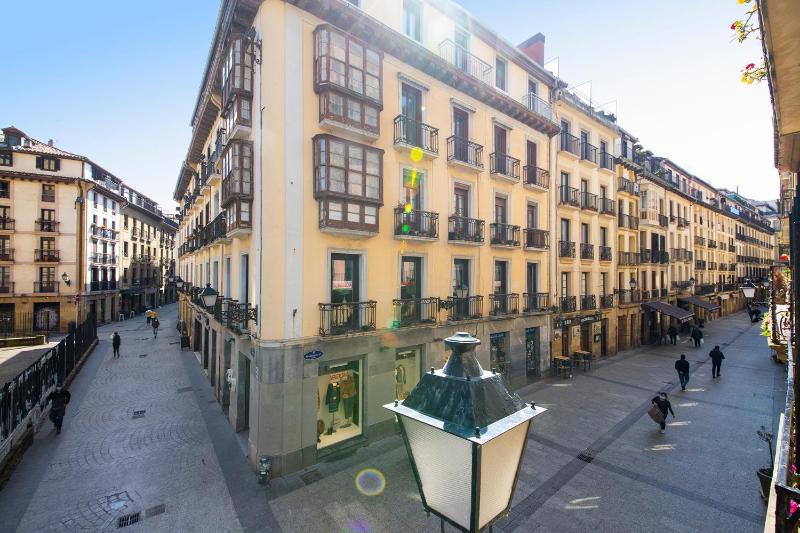 Double Room with Shared Bathroom image 2