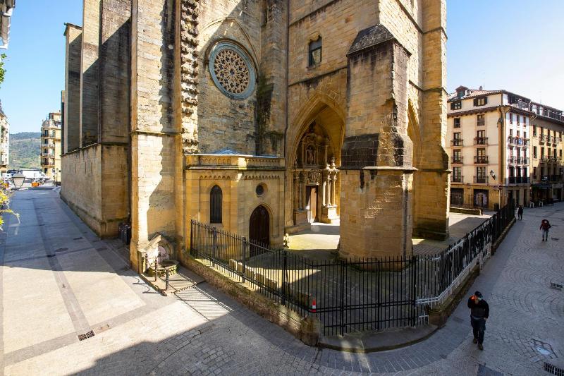 Double Room with Shared Bathroom image 3