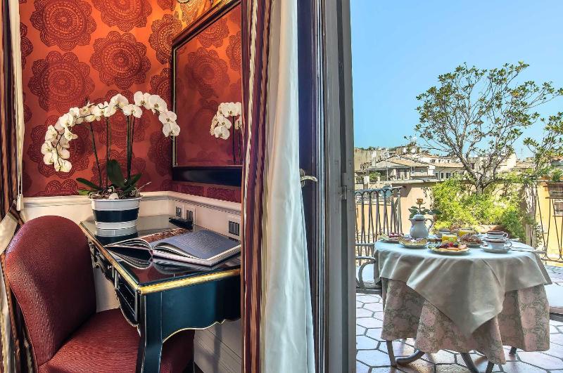 Suite with Balcony image 1