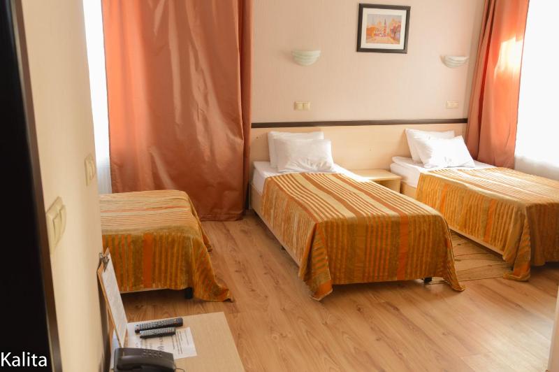 Standard Triple Room image 1