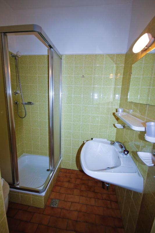 Standard Double Room image 3