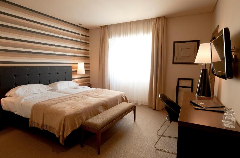 Standard Double or Twin Room image 1