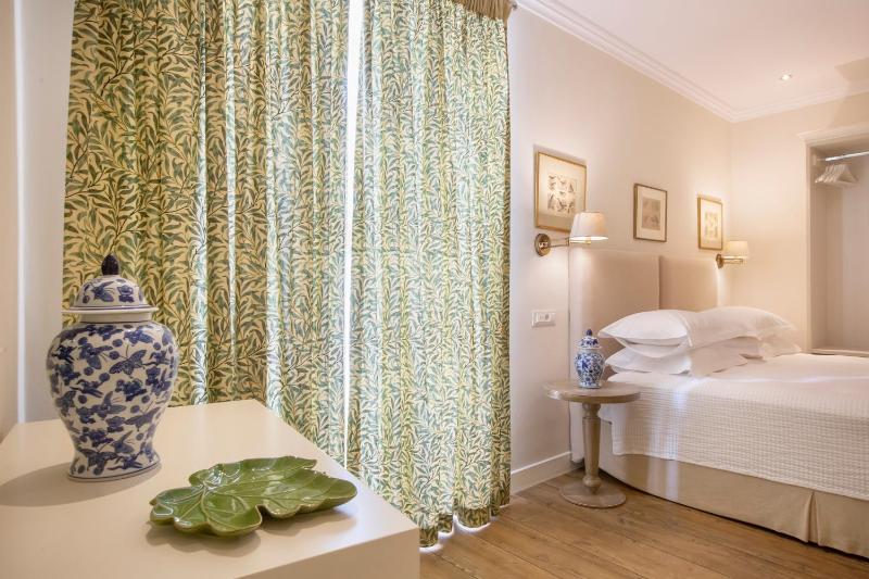 Standard Twin Room with Extra Bed image 3