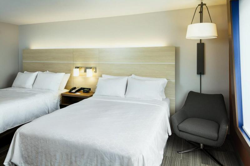 Standard Room with Two Queen Beds image 3