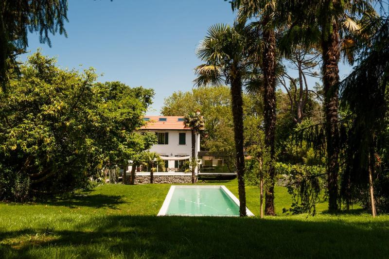 JOY Architect's villa with heated swimming pool and garden in Biarritz - image 4