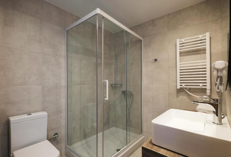 Grand Suite with Garden View  image 3