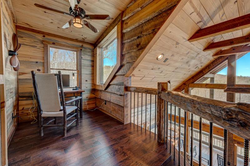The Nest - Long Range Mountain Views | Large Decks on Each Level | Pool Table | Ping Pong - image 9
