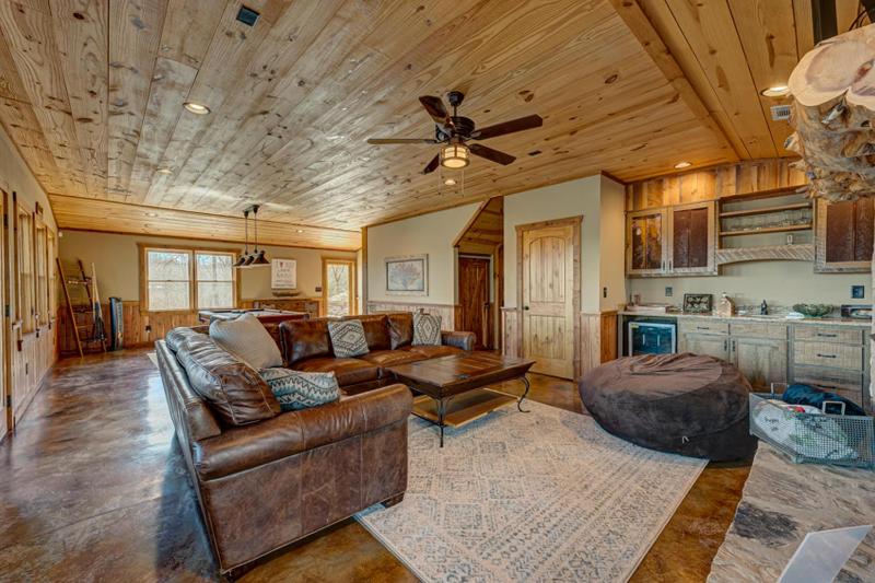 The Nest - Long Range Mountain Views | Large Decks on Each Level | Pool Table | Ping Pong - image 16