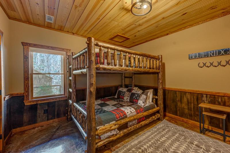 The Nest - Long Range Mountain Views | Large Decks on Each Level | Pool Table | Ping Pong - image 27