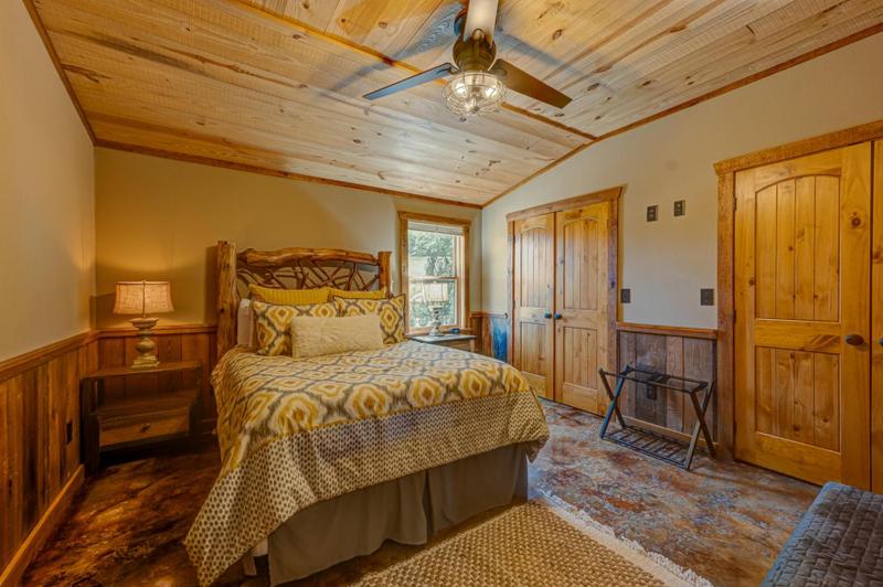 The Nest - Long Range Mountain Views | Large Decks on Each Level | Pool Table | Ping Pong - image 3