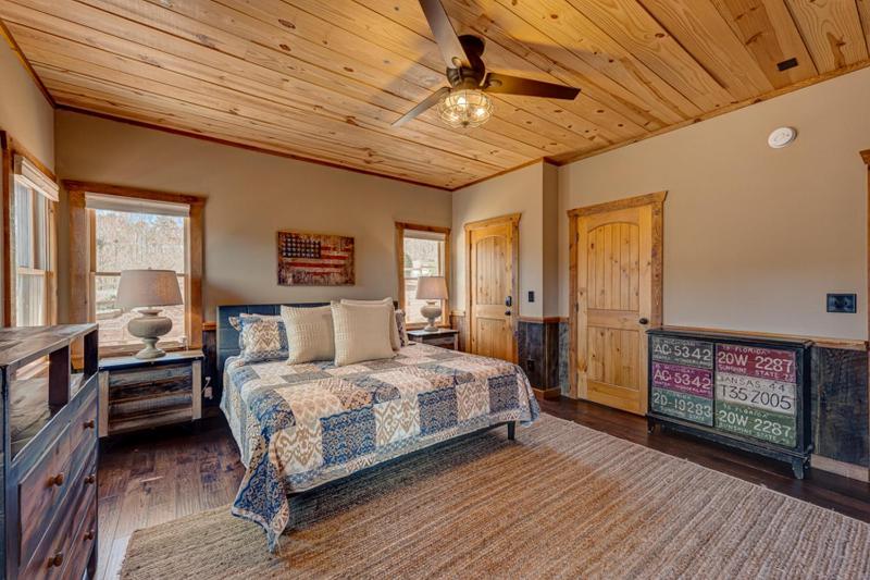 The Nest - Long Range Mountain Views | Large Decks on Each Level | Pool Table | Ping Pong - image 6