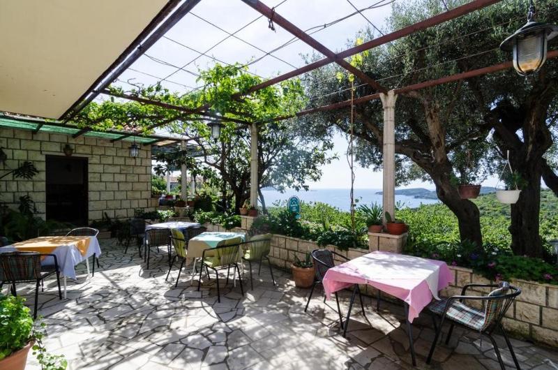 Double Room with Balcony and Sea View image 3