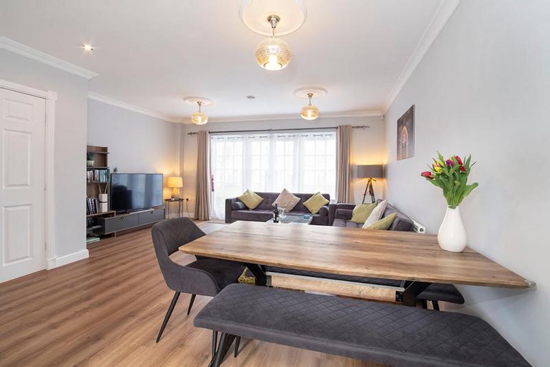 Four-Bedroom House image 4