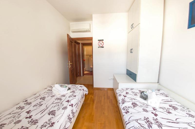 Apartment Orca Centar and free garage parking - image 12