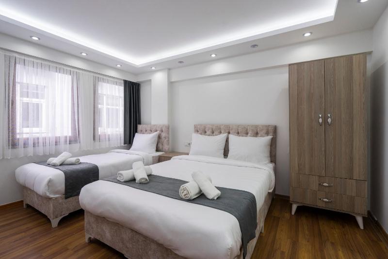 Standard Triple Room image 4