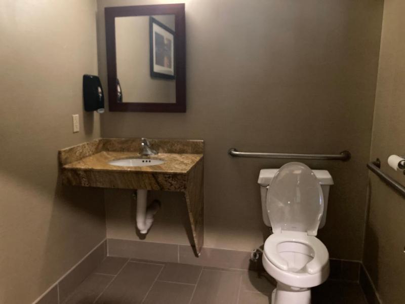 Queen Room with Two Queen Beds and Tub - Accessible/Non-Smoking image 2