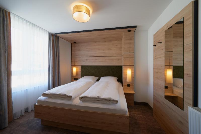 One-Bedroom Apartment image 3