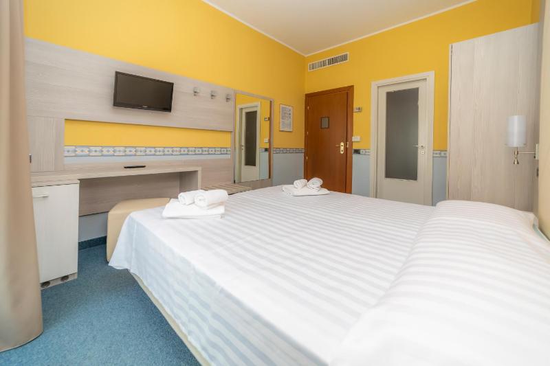 Double or Twin Room image 3