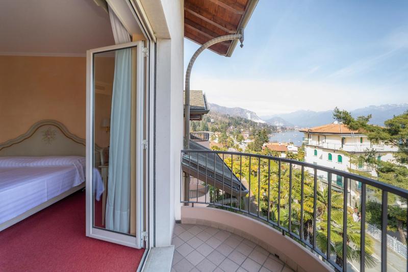 Double or Twin Room with Lake View image 1
