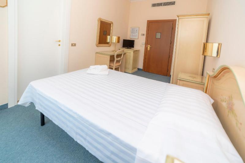 Single Room image 3
