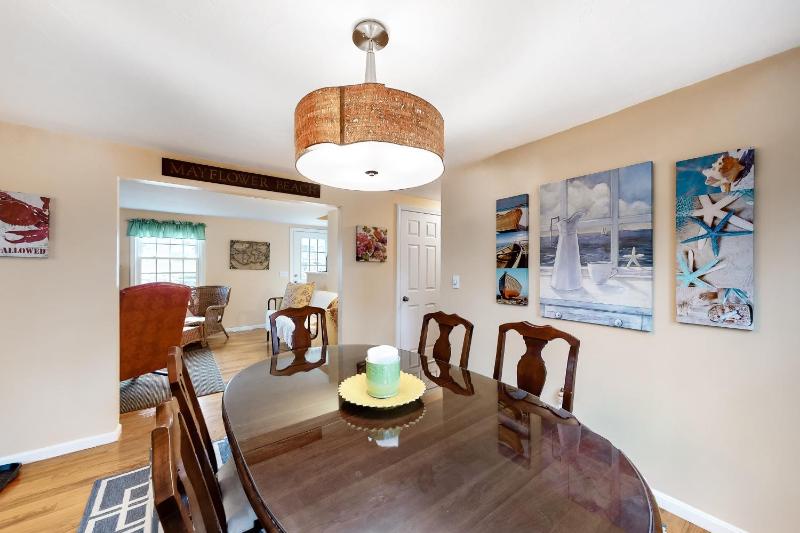 Four Bedroom House image 4