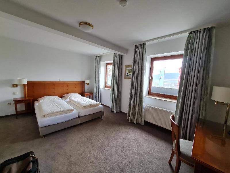 Large Double or Twin Room image 3