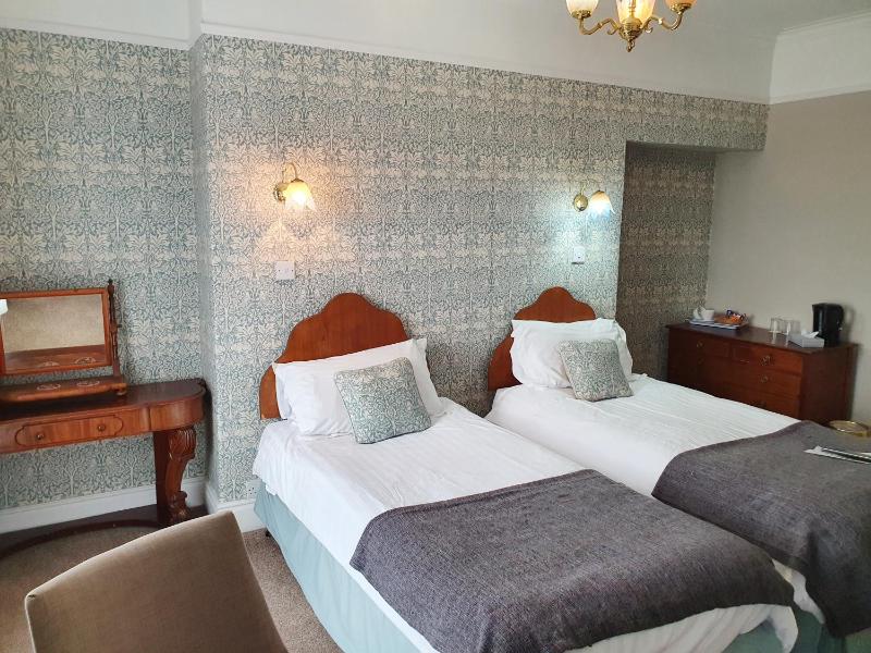 Twin Room image 2