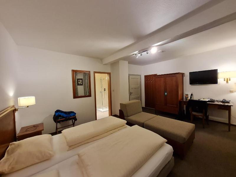 Large Double or Twin Room image 1
