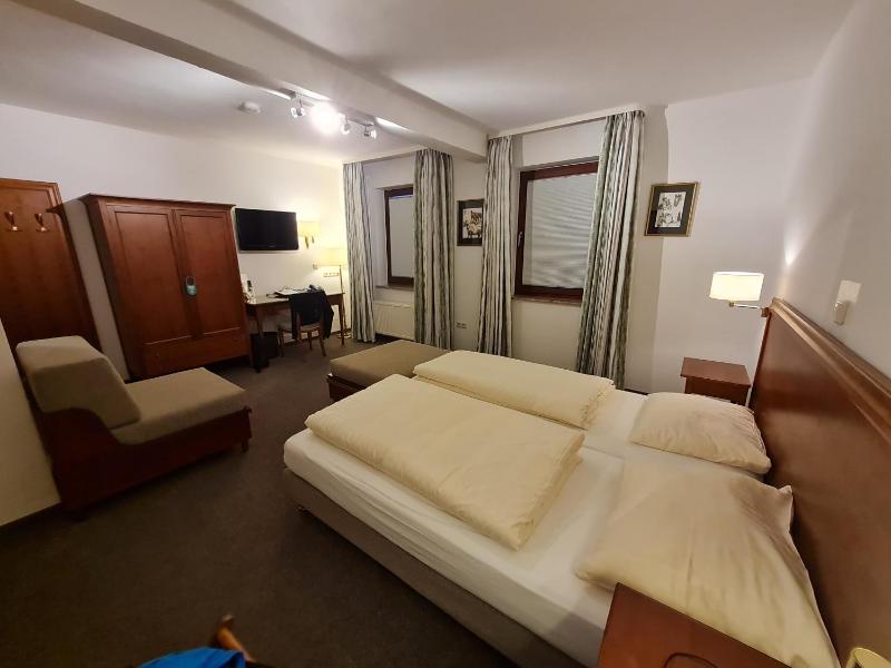 Large Double or Twin Room image 3