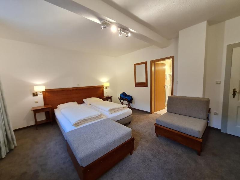 Large Double or Twin Room image 4