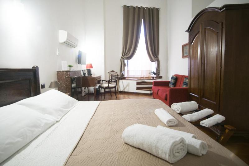Double Room image 2